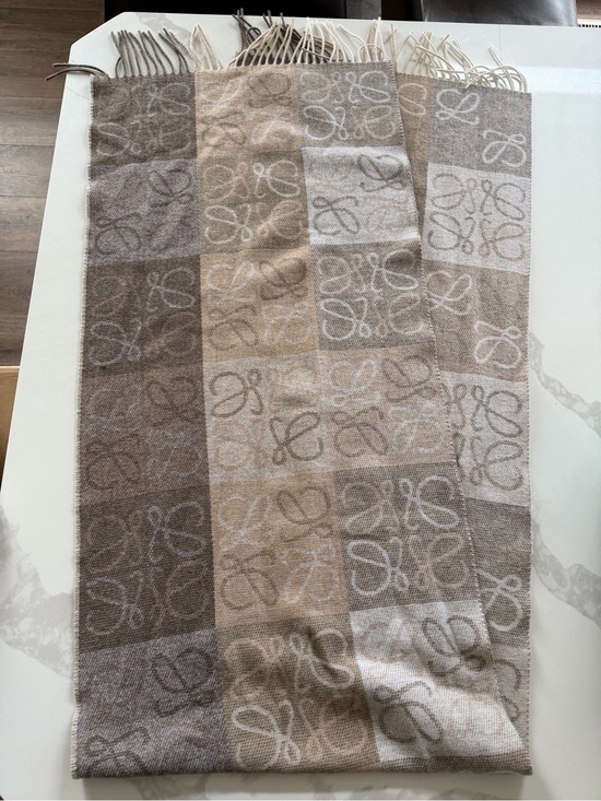 Loewe Accessories - Loewe checkerboard scarf Stall white beige